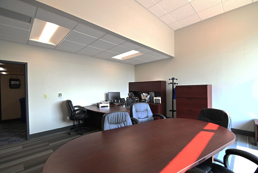 More Photos Of 1730 W North Ave, Milwaukee Medical For Sale