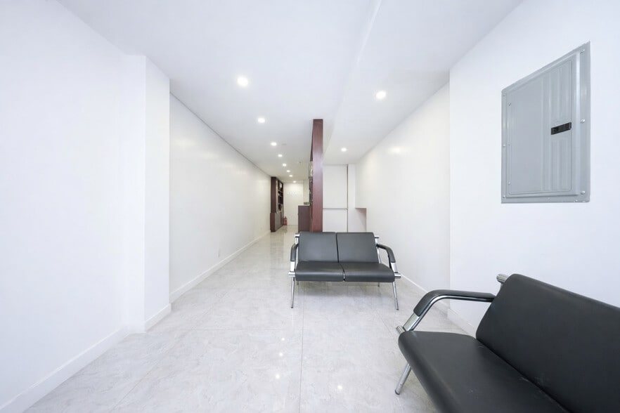 More Photos Of 5811 6th Ave, Brooklyn Office For Sale