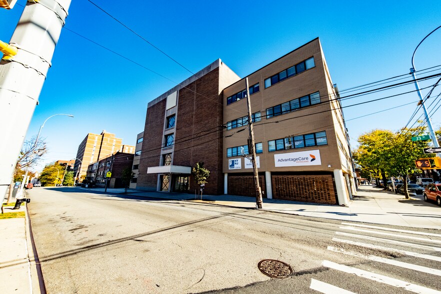 Primary Photo Of 3175 23rd St, Astoria Medical For Sale