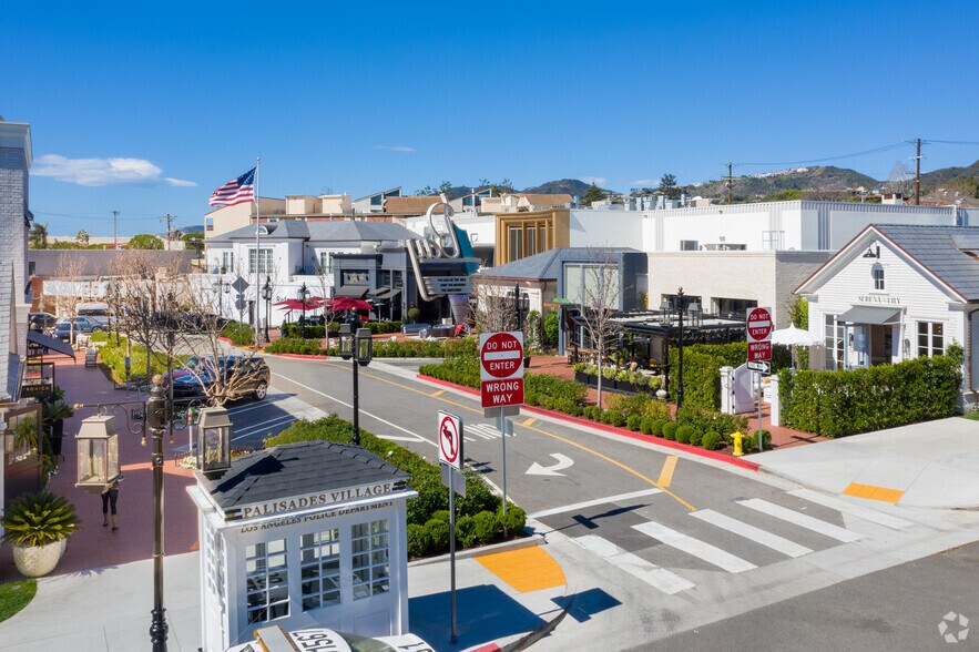 More Photos Of 1026 Swarthmore Ave, Pacific Palisades Storefront For Lease