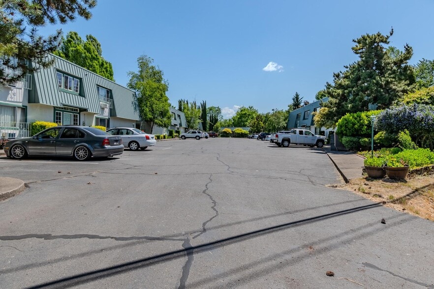 Primary Photo Of 349 W Pine St, Central Point Apartments For Sale