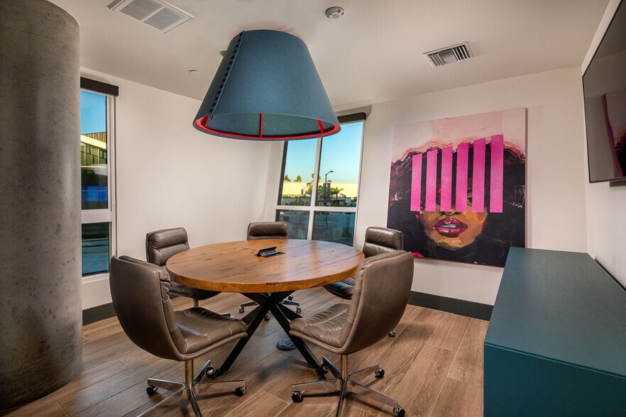 More Photos Of 1331 N Cahuenga Blvd, Los Angeles Apartments For Lease