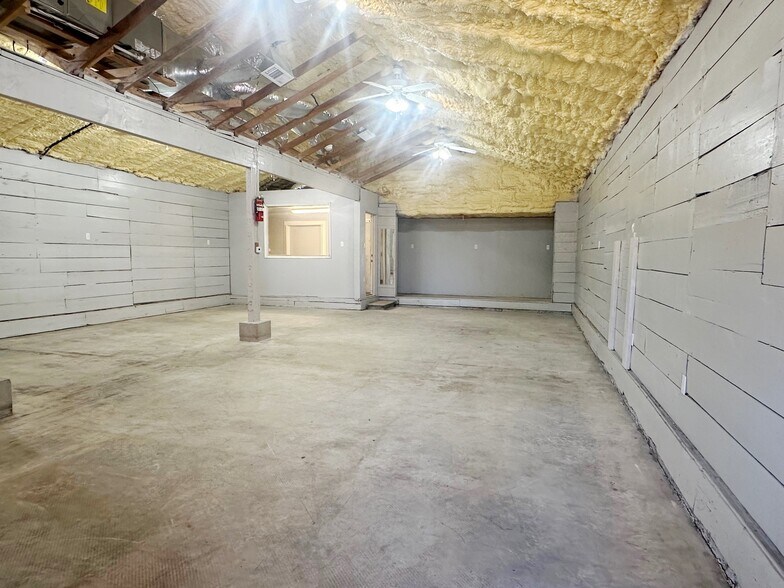 More Photos Of 1601 Kemp Blvd, Wichita Falls Showroom For Lease