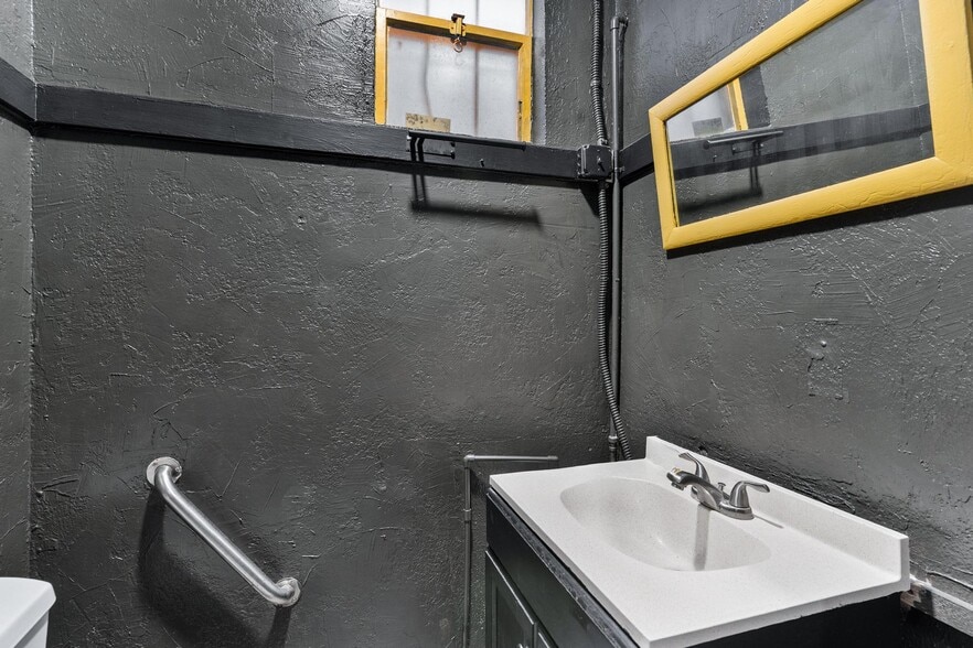 More Photos Of 227 E Main St, Tavares General Retail For Sale