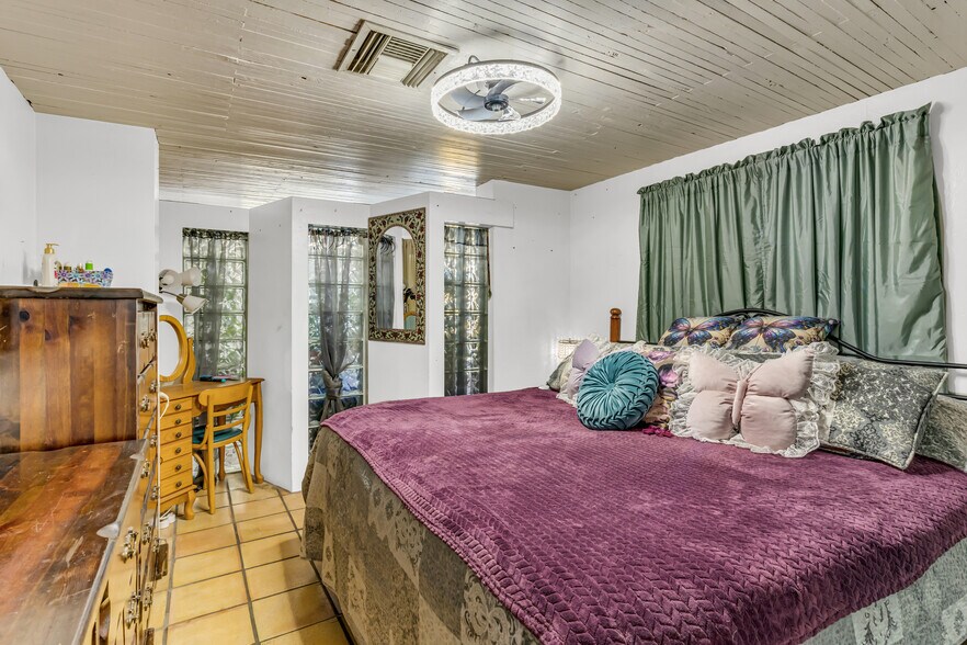 More Photos Of 2901 N Alvernon Way, Tucson Office For Sale