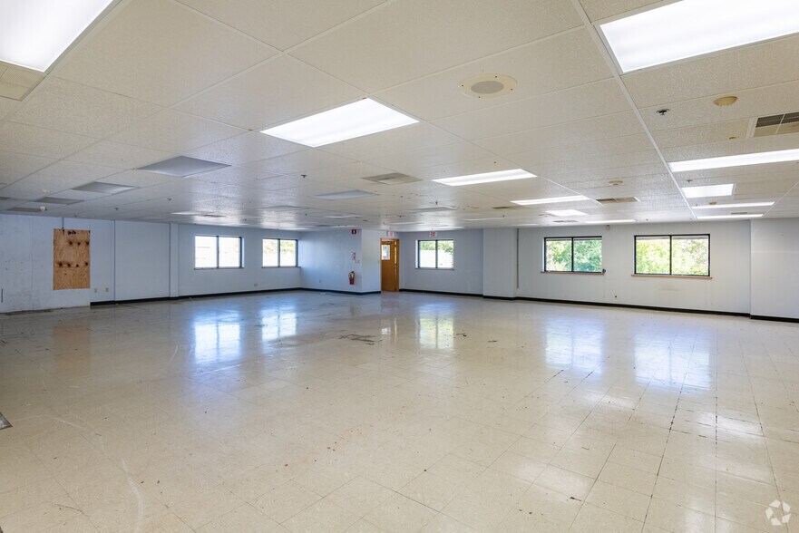 More Photos Of 612 E Lake St, Lake Mills Industrial For Sale