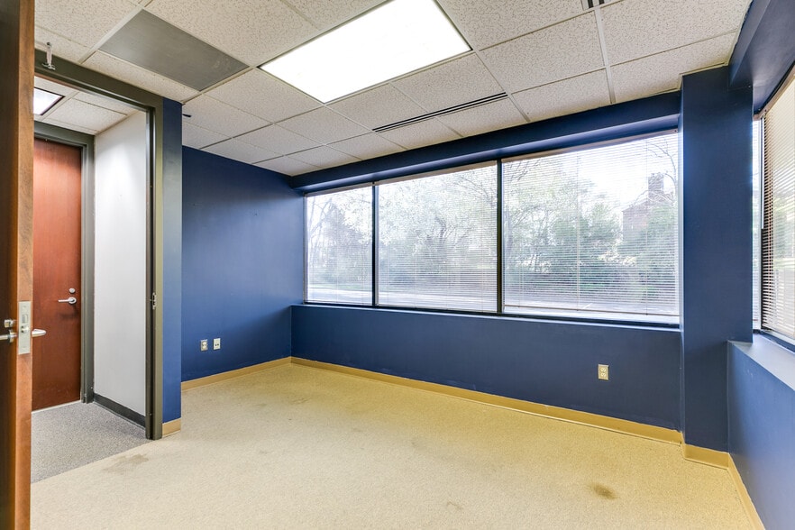 More Photos Of 8917 Fargo Rd, Richmond Office For Lease