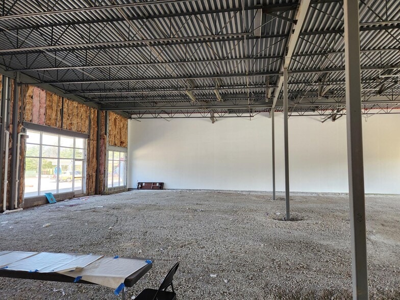 More Photos Of 10463 Manchester Rd, Kirkwood General Retail For Lease