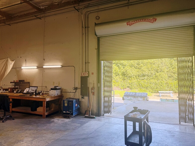 More Photos Of 6383 Rose Ln, Carpinteria Warehouse For Lease