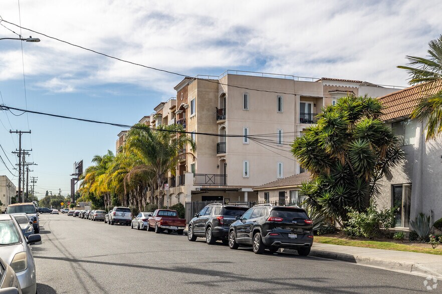 More Photos Of 14105 Chadron Ave, Hawthorne Apartments For Sale