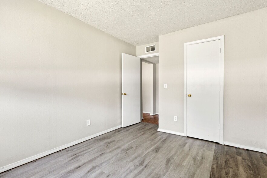 More Photos Of 7550 NW 10th St, Oklahoma City Apartments For Sale