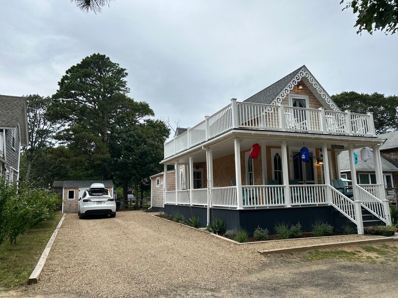 Primary Photo Of 9 Brunswick Ave, Vineyard Haven Specialty For Sale