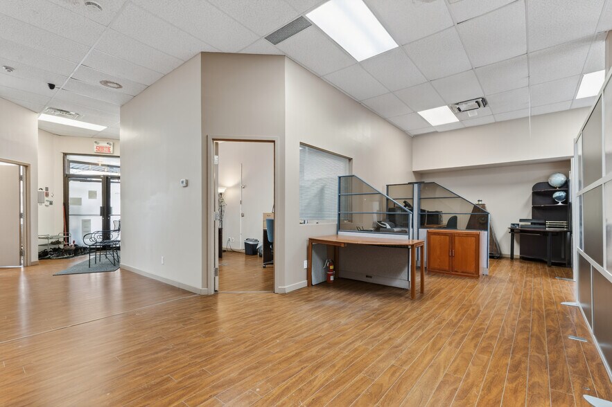 More Photos Of 1558 Rue Viel, Montréal Office For Sale