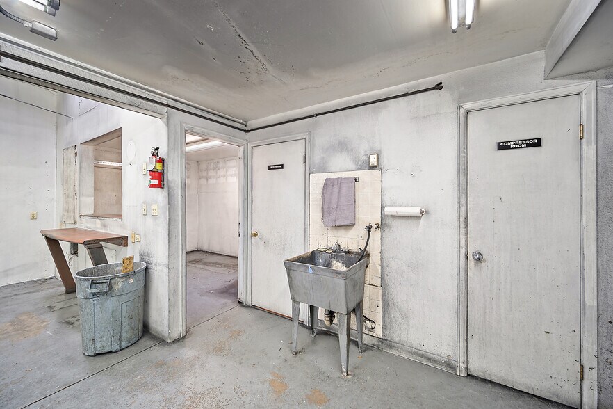 More Photos Of 18 1/2 Swope Ave, Colorado Springs Light Distribution For Sale