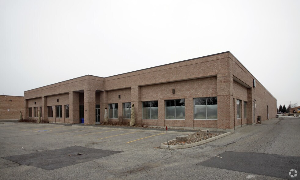Primary Photo Of 140 Applewood Cres, Vaughan Warehouse For Lease