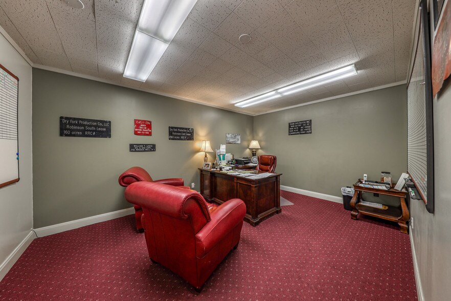 More Photos Of 119 N Main St, Weatherford Office For Sale