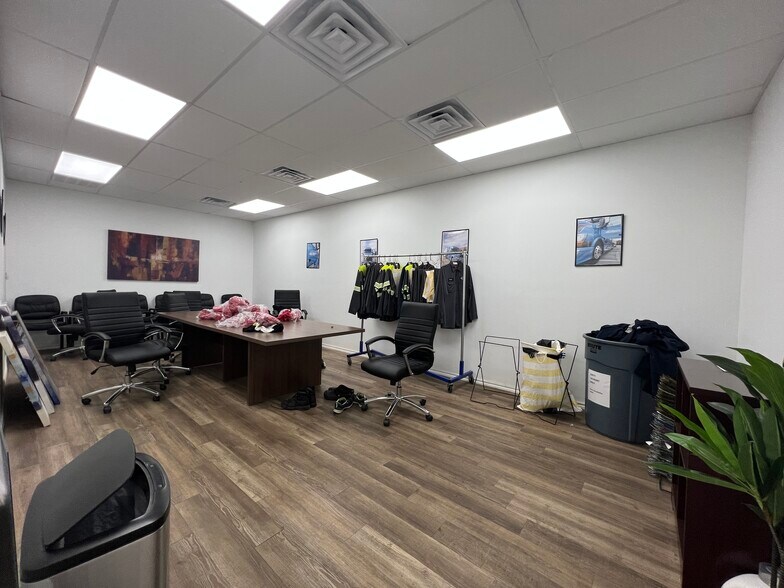 More Photos Of 3910 E McKinney St, Denton Warehouse For Lease