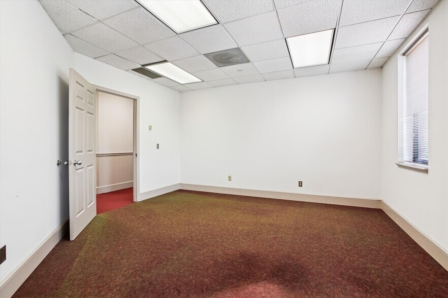 More Photos Of 1501 Duke St, Alexandria Office For Lease