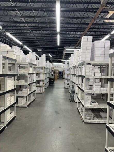 More Photos Of 30798 US Highway 19 N, Palm Harbor Warehouse For Lease