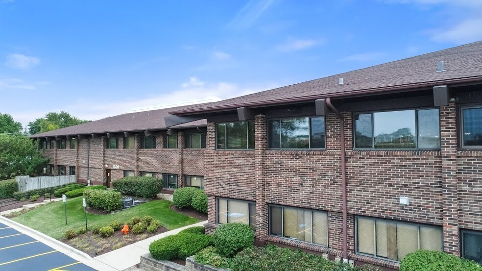 More Photos Of 1300 Iroquois Ave, Naperville Office For Lease