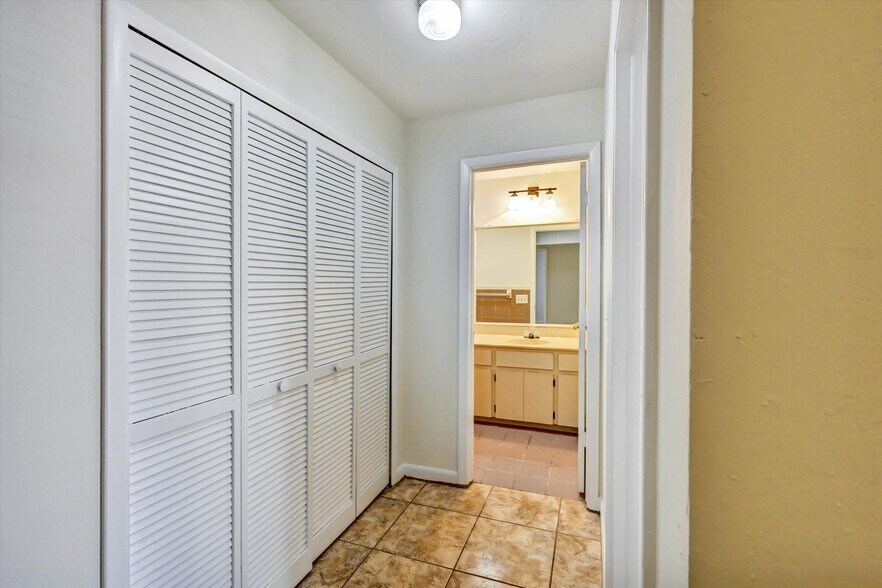 More Photos Of 4707 SW 8th Pl, Cape Coral Apartments For Sale