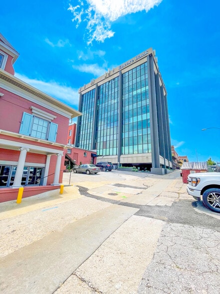 More Photos Of 112 W Center St, Fayetteville Office For Lease