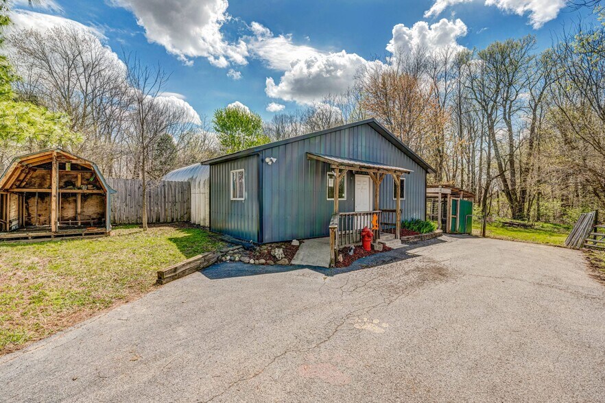 More Photos Of 1344 E 500 N, Albion Veterinarian Kennel For Sale