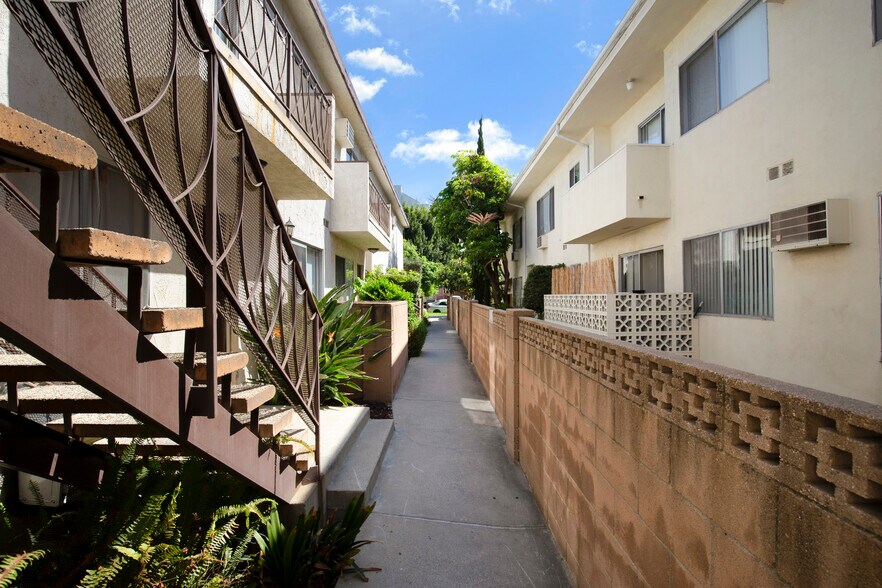 More Photos Of 3747 Mentone Ave, Los Angeles Apartments For Sale