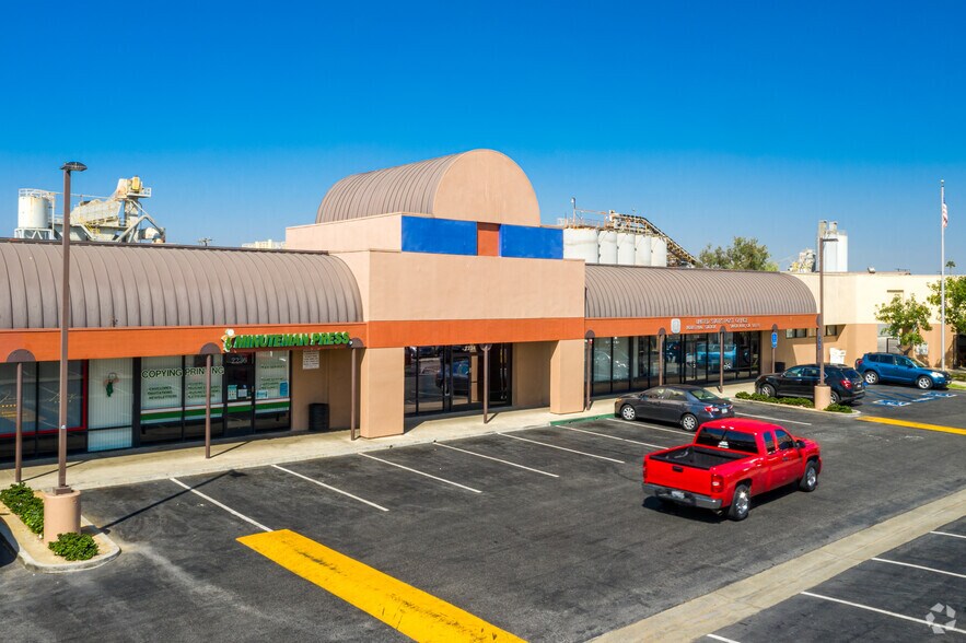 More Photos Of 2214-2222 S Grand Ave, Santa Ana Unknown For Lease
