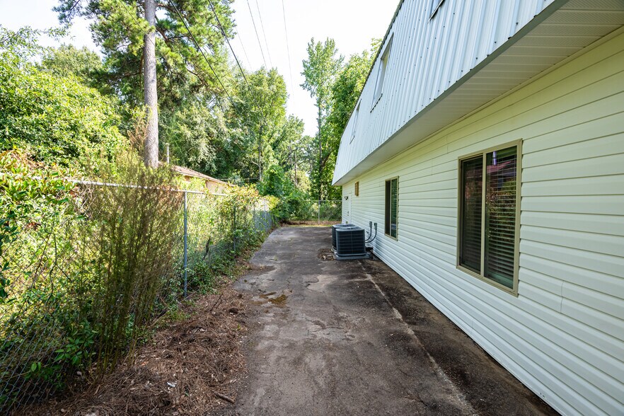 More Photos Of 123 Lawand Dr, Columbia Office Residential For Sale