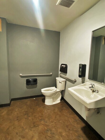 More Photos Of 975 Campbell St, Baker City General Retail For Sale