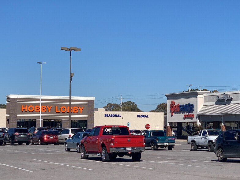 More Photos Of 1802 N Jackson St, Tullahoma Unknown For Lease