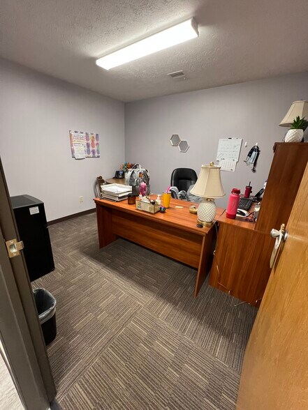 More Photos Of 1645 Rostraver Rd, Belle Vernon Office For Sale