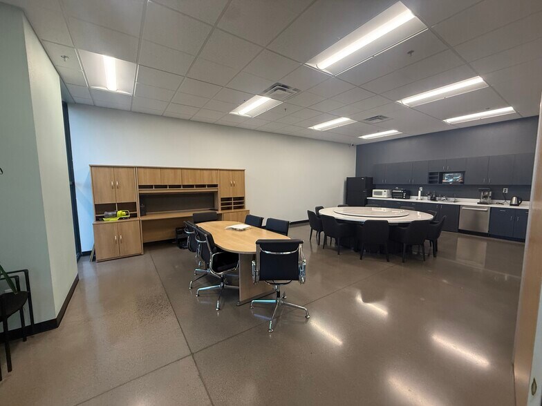 More Photos Of 7660 Dean Martin Dr, Las Vegas Warehouse For Lease