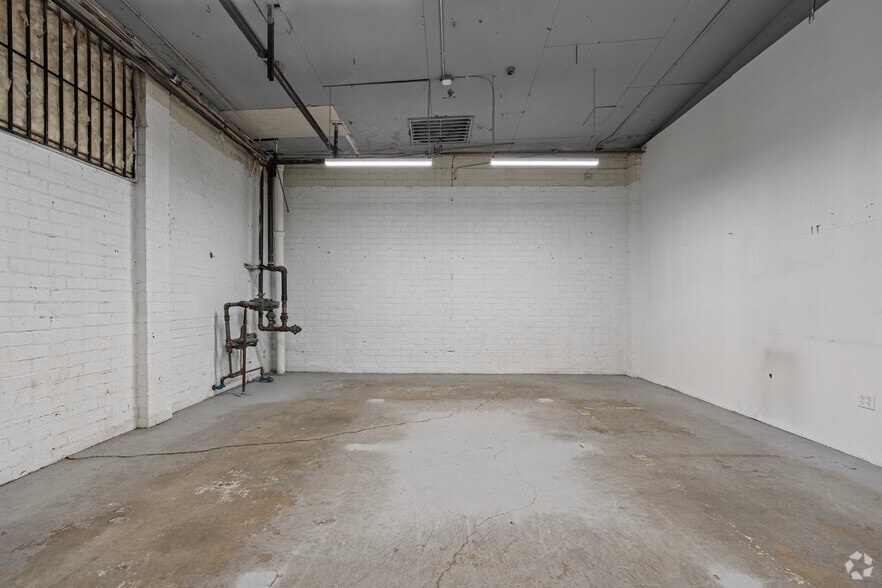 More Photos Of 540 S Crocker St, Los Angeles Industrial For Sale