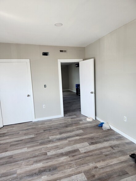 More Photos Of 13507 Auburn St, Detroit Truck Terminal For Lease