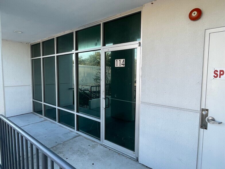 More Photos Of 1700 35th St, Orlando Warehouse For Lease