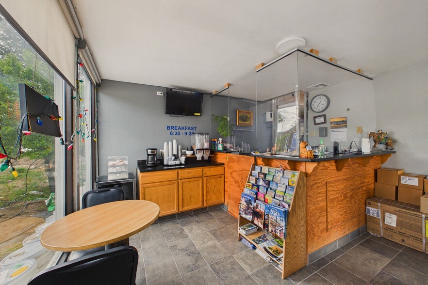 More Photos Of 26154 US Highway 70, Ruidoso Downs Hotel For Sale