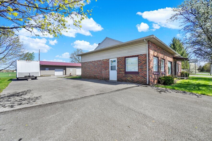 More Photos Of 2553 Roosevelt Ave, York Flex For Sale