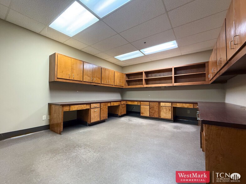 More Photos Of 1611 10th St, Lubbock Office For Lease