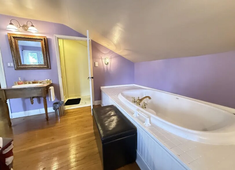 More Photos Of 1004 Park Ave, Galena Specialty For Sale