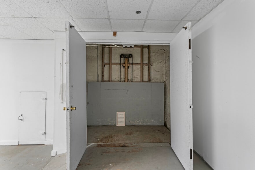 More Photos Of 262 Atlantic St, Stamford Freestanding For Sale