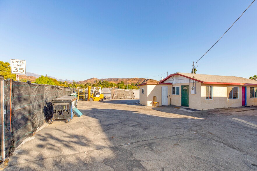 More Photos Of 9052-9058 Sunland Blvd, Sun Valley Office For Sale