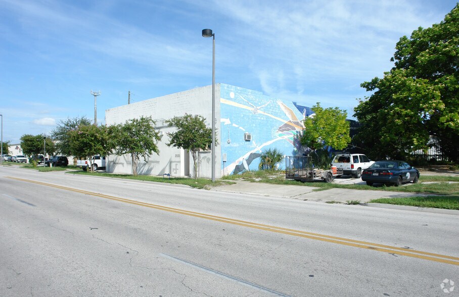 More Photos Of 2031 5th Ave S, Saint Petersburg Warehouse For Lease