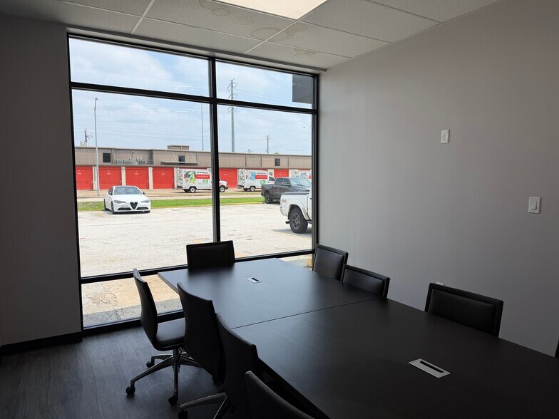 More Photos Of 11020 Katy Fwy, Houston Warehouse For Lease