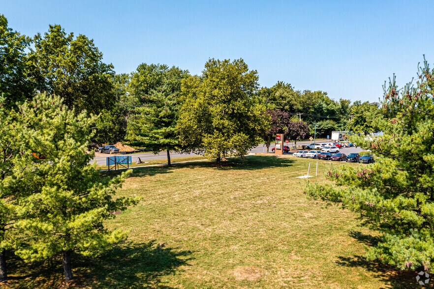More Photos Of 337 Applegarth Rd, Monroe Township Unknown For Lease