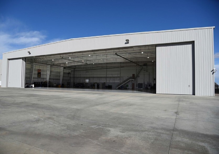More Photos Of 9656 Metro Airport Ave, Broomfield Airplane Hangar For Lease