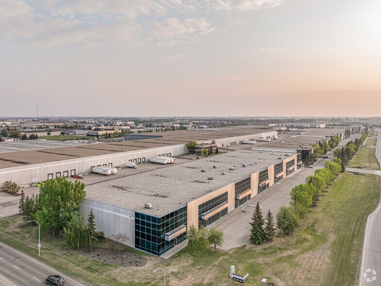 More Photos Of 17815-17851 111 Av NW, Edmonton Warehouse For Lease