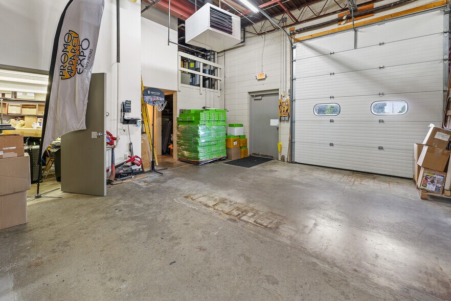 More Photos Of 1828 Park Ave, New Holstein Light Distribution For Sale