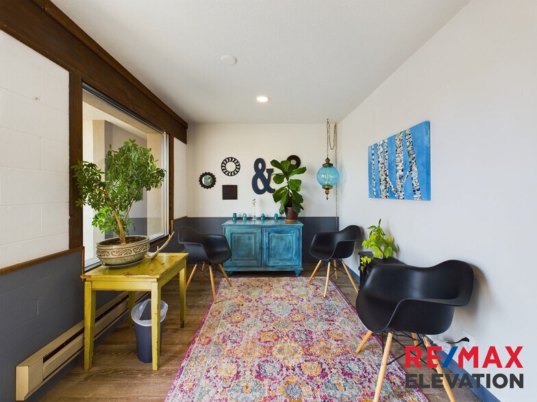 More Photos Of 915 W Fetterman St, Buffalo Office For Sale